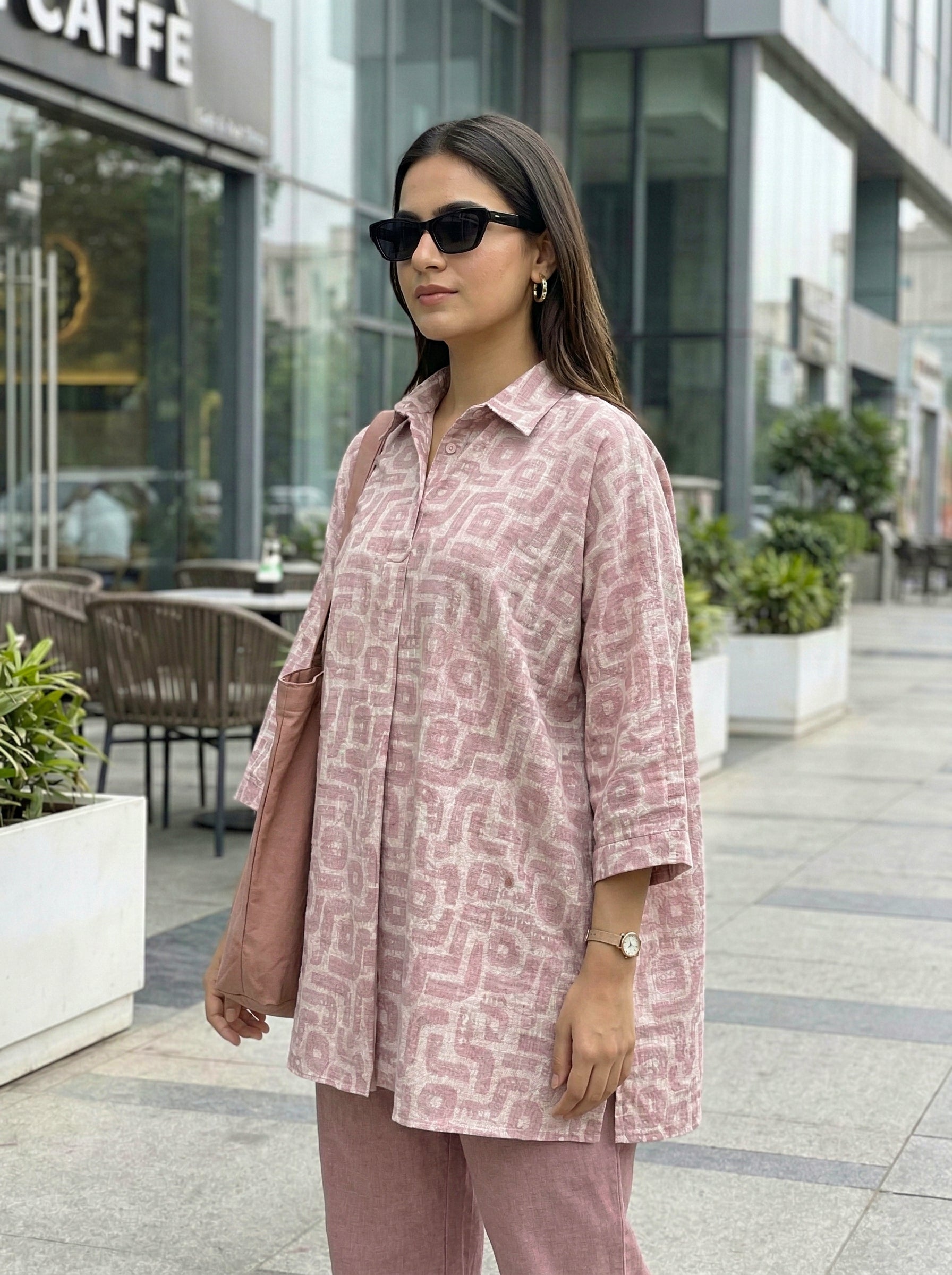 Dusty rose cotton linen kaftan shirt and pant set by Karchobi, featuring an abstract print and relaxed fit.